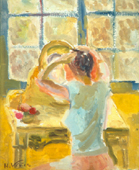 22 femme se coiffant